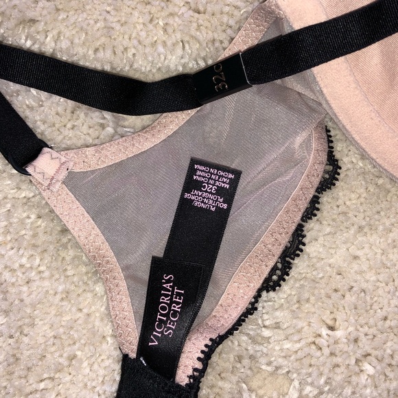 Victoria’s Secret plunge lace bra 32C - Picture 2 of 4